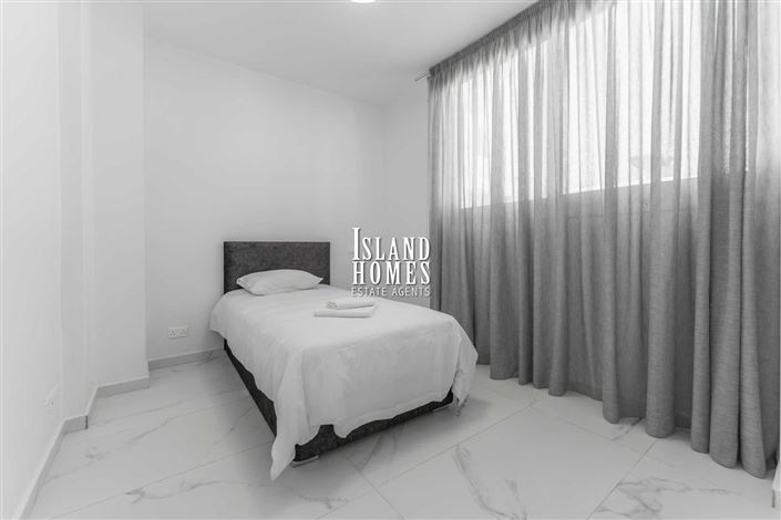 Image No.33-5 Bed Villa / Detached for sale