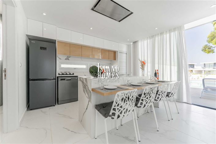 Image No.5-5 Bed Villa / Detached for sale