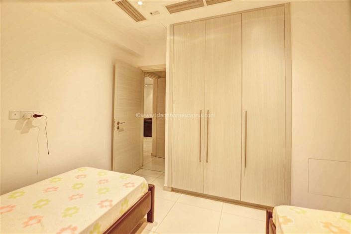 Image No.43-5 Bed Villa / Detached for sale