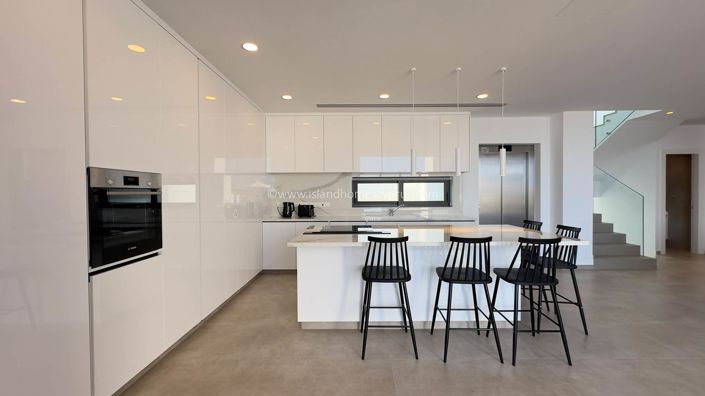 Image No.10-4 Bed Villa / Detached for sale