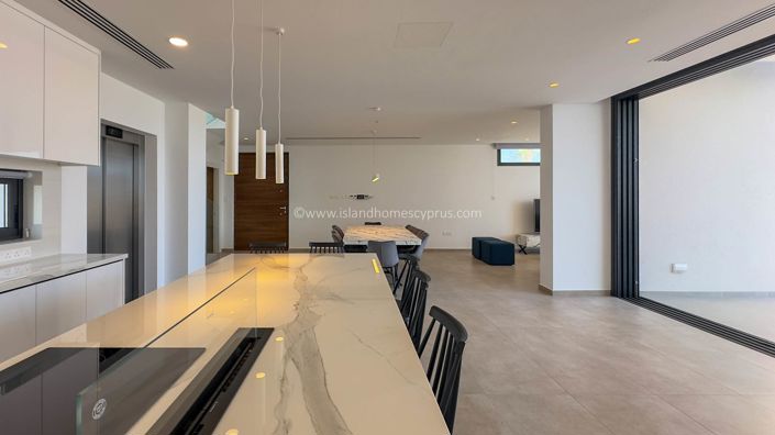 Image No.11-4 Bed Villa / Detached for sale