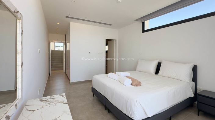 Image No.14-4 Bed Villa / Detached for sale