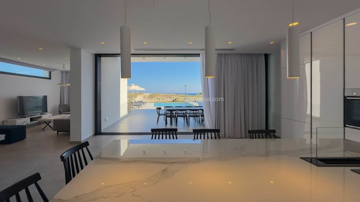 Image No.5-4 Bed Villa / Detached for sale