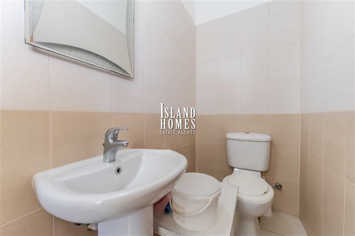 Image No.15-3 Bed Townhouse for sale