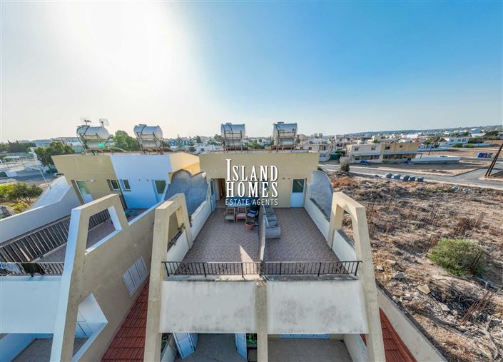 Image No.15-3 Bed Townhouse for sale