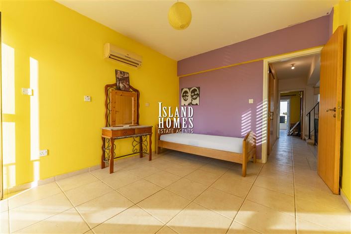 Image No.17-3 Bed Townhouse for sale