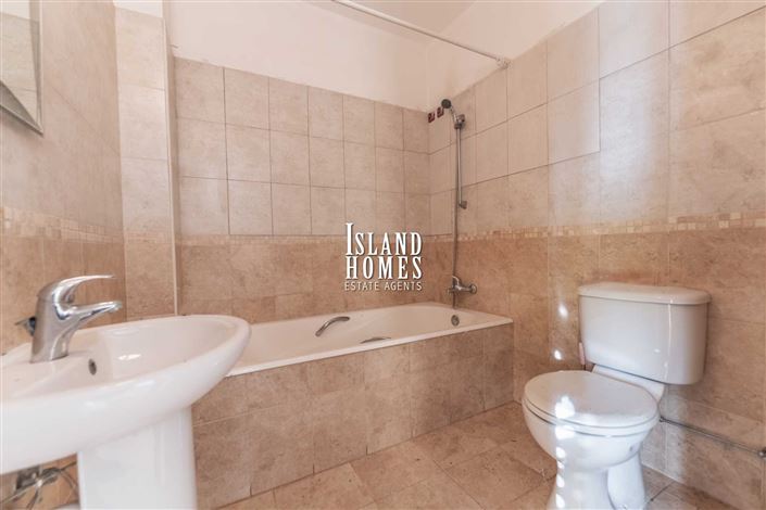 Image No.21-3 Bed Townhouse for sale