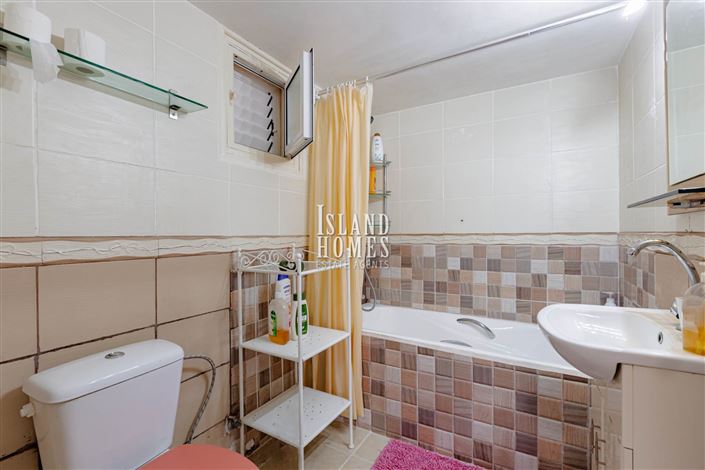 Image No.20-4 Bed Bungalow for sale