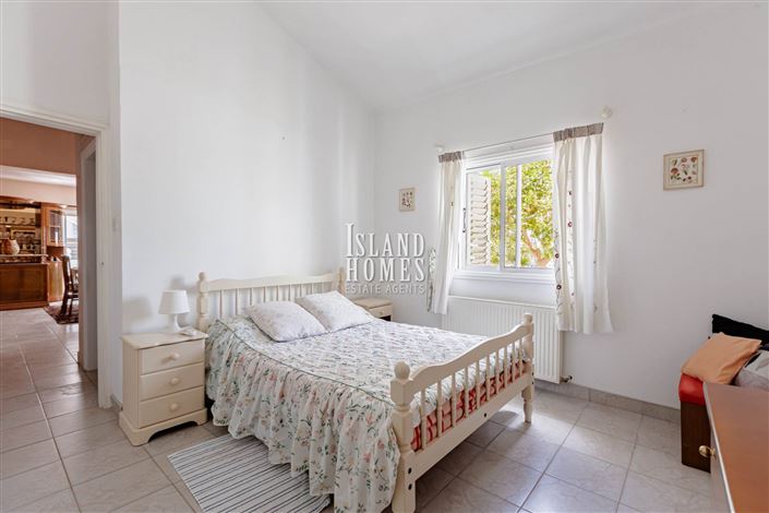 Image No.23-4 Bed Bungalow for sale