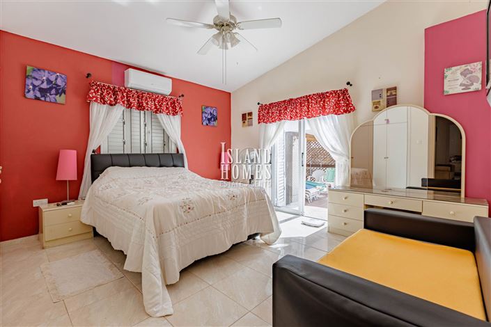 Image No.26-4 Bed Bungalow for sale