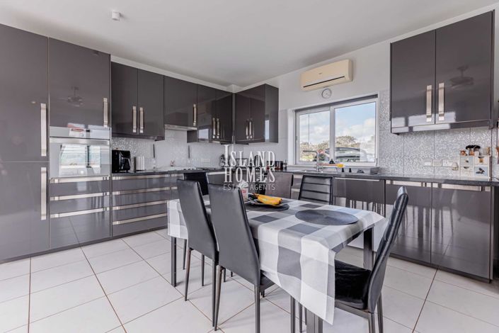 Image No.5-Villa / Détaché de 5 chambres à vendre à Paralimni