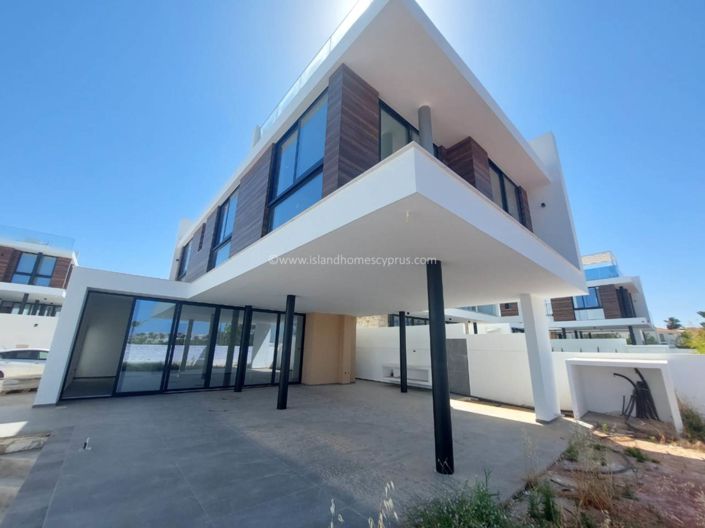 Image No.14-4 Bed Villa / Detached for sale