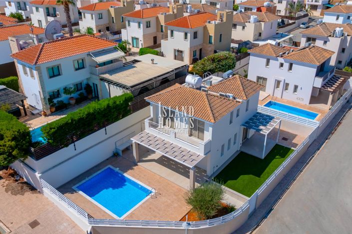 Image No.12-3 Bed Villa / Detached for sale