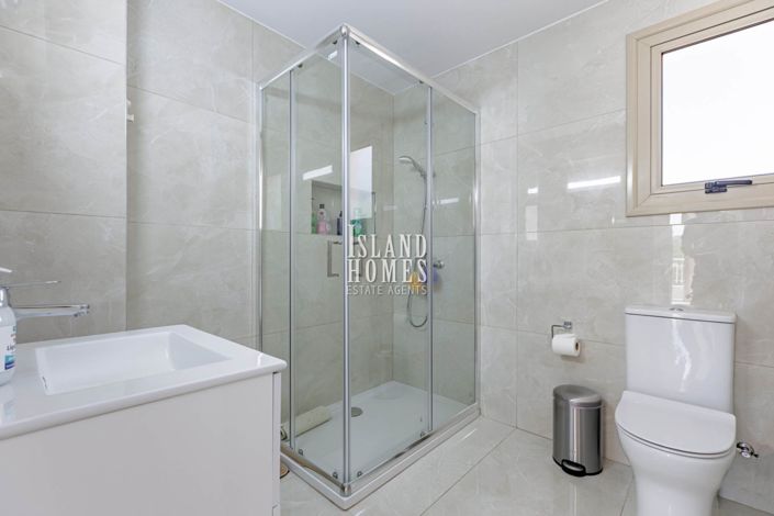 Image No.23-3 Bed Villa / Detached for sale