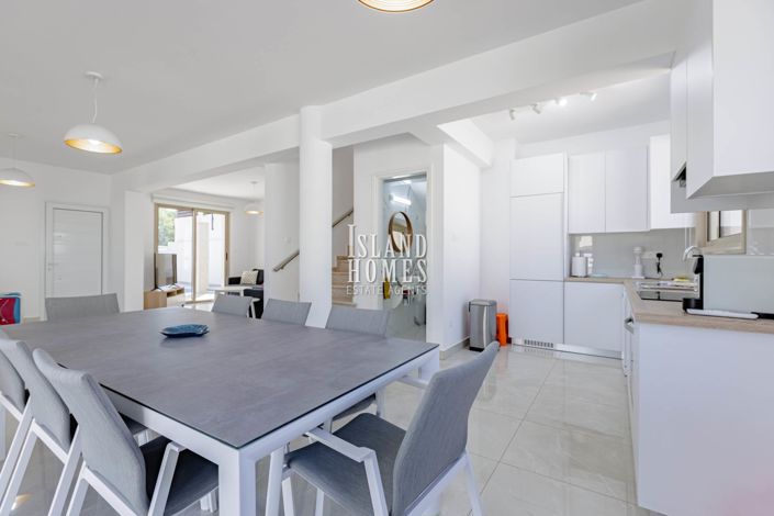 Image No.10-3 Bed Villa / Detached for sale