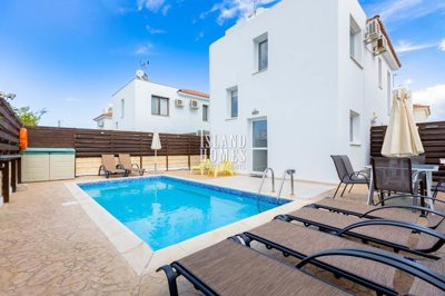 Villa / Détaché de 3 chambres à vendre à Pernera