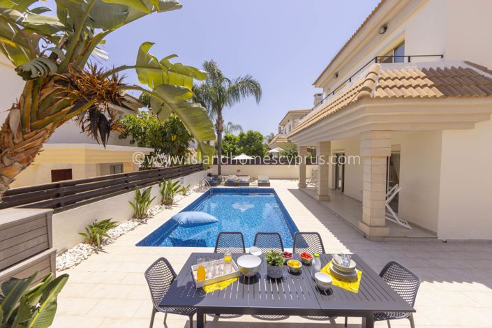 Image No.11-3 Bed Villa / Detached for sale