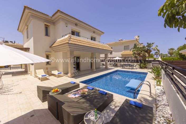 Image No.14-3 Bed Villa / Detached for sale