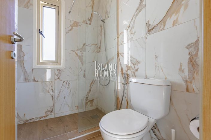 Image No.24-3 Bed Villa / Detached for sale