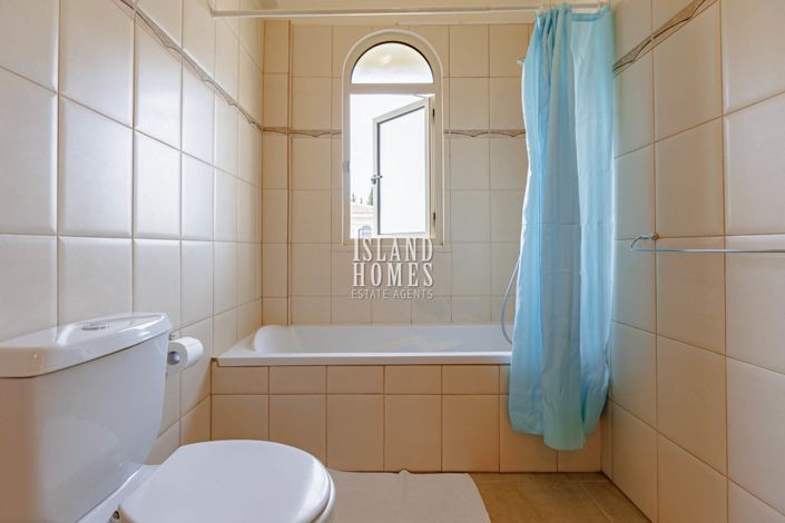 Image No.31-3 Bed Villa / Detached for sale