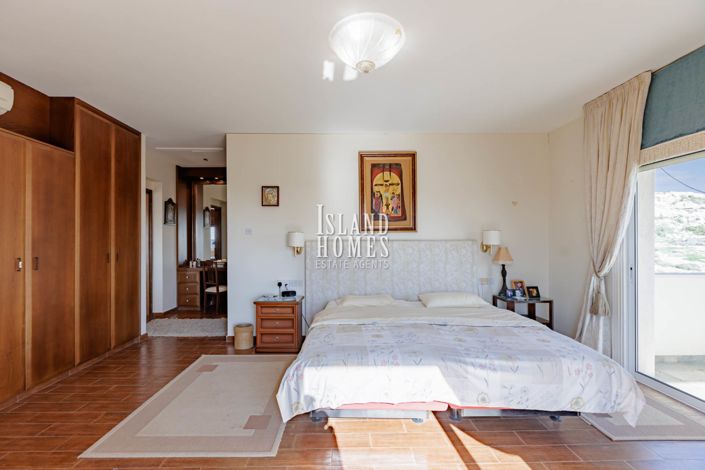 Image No.30-4 Bed Villa / Detached for sale