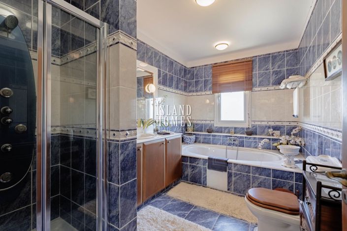 Image No.32-4 Bed Villa / Detached for sale