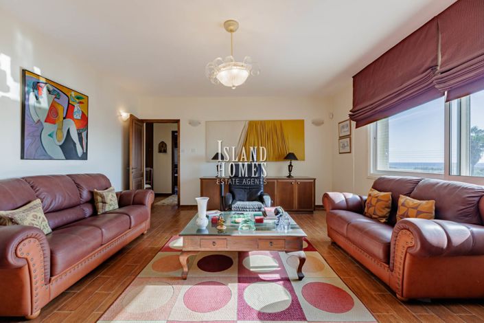 Image No.8-4 Bed Villa / Detached for sale