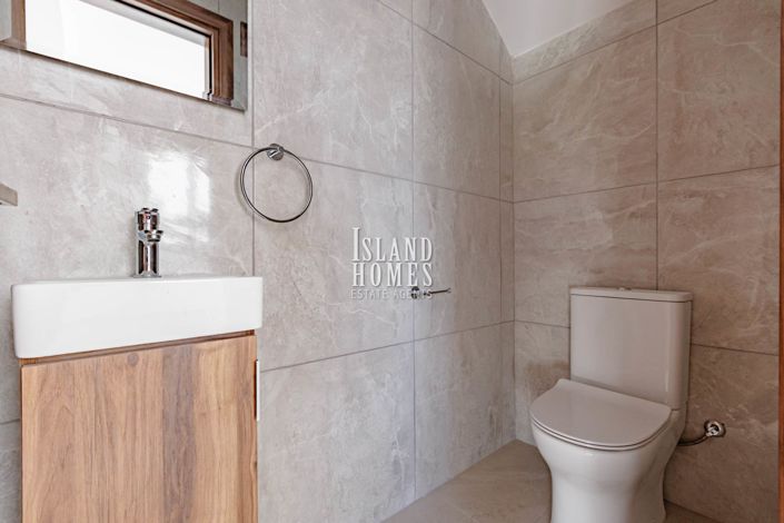 Image No.14-2 Bed Townhouse for sale