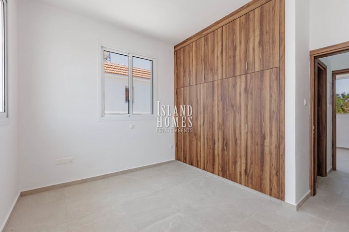 Image No.16-2 Bed Townhouse for sale