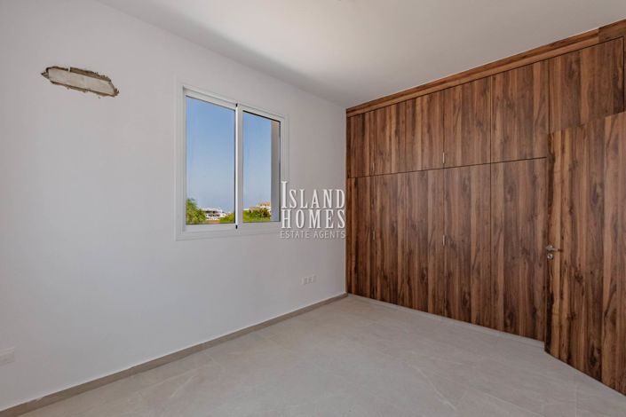 Image No.25-2 Bed Townhouse for sale