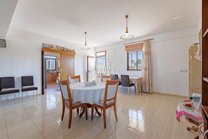 Image No.11-2 Bed Property for sale