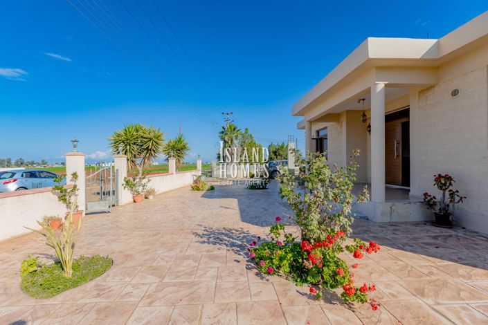 Image No.14-2 Bed Property for sale