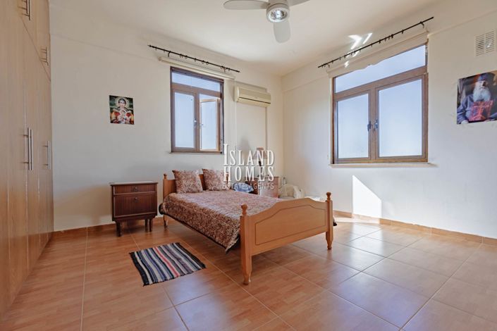 Image No.16-2 Bed Property for sale