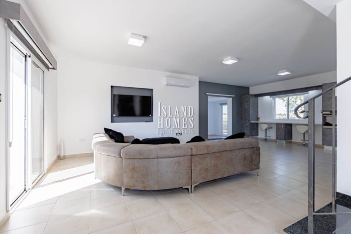 Image No.11-3 Bed Villa / Detached for sale