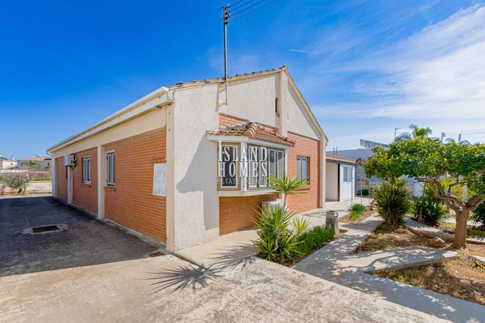 Image No.11-3 Bed Villa / Detached for sale