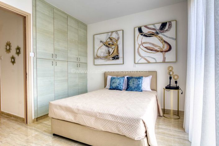 Image No.14-2 Bed Townhouse for sale