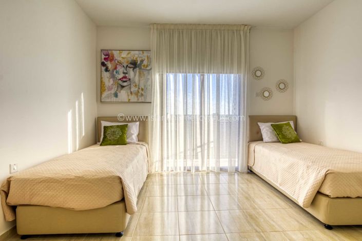 Image No.17-2 Bed Townhouse for sale