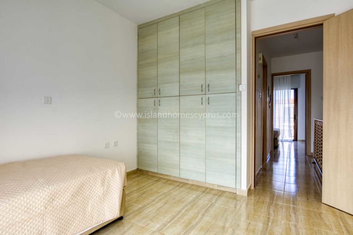 Image No.18-2 Bed Townhouse for sale