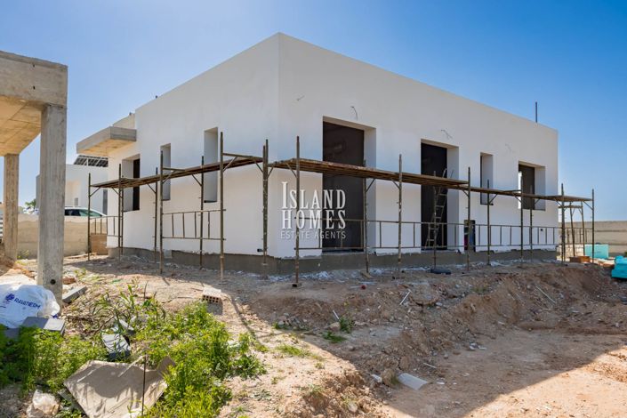 Image No.10-3 Bed Property for sale