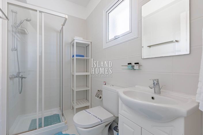 Image No.28-5 Bed Villa / Detached for sale