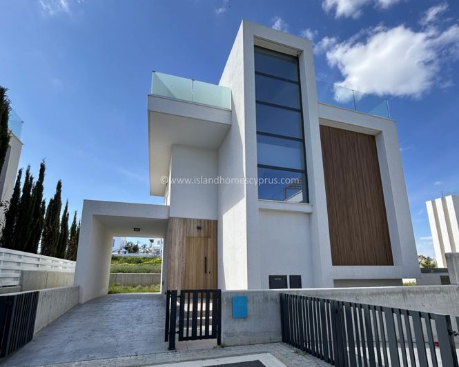Image No.1-3 Bed Villa / Detached for sale