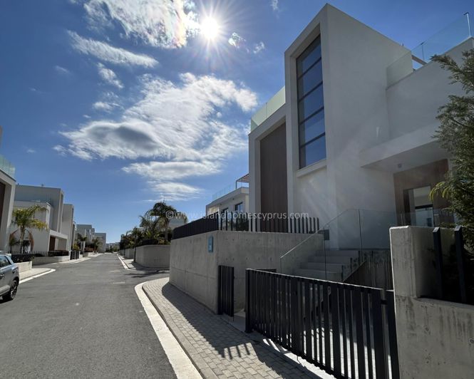 Image No.10-4 Bed Villa / Detached for sale