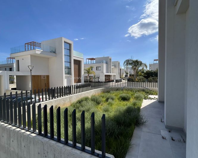 Image No.8-4 Bed Villa / Detached for sale