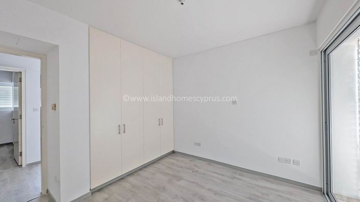 Image No.17-3 Bed Townhouse for sale