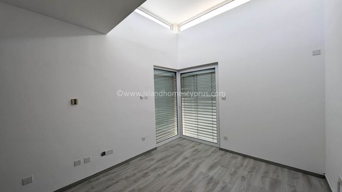 Image No.19-3 Bed Townhouse for sale