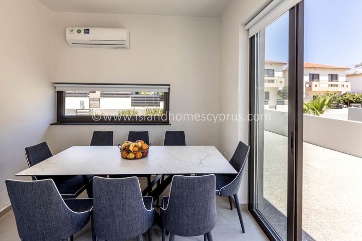 Image No.10-3 Bed Villa / Detached for sale