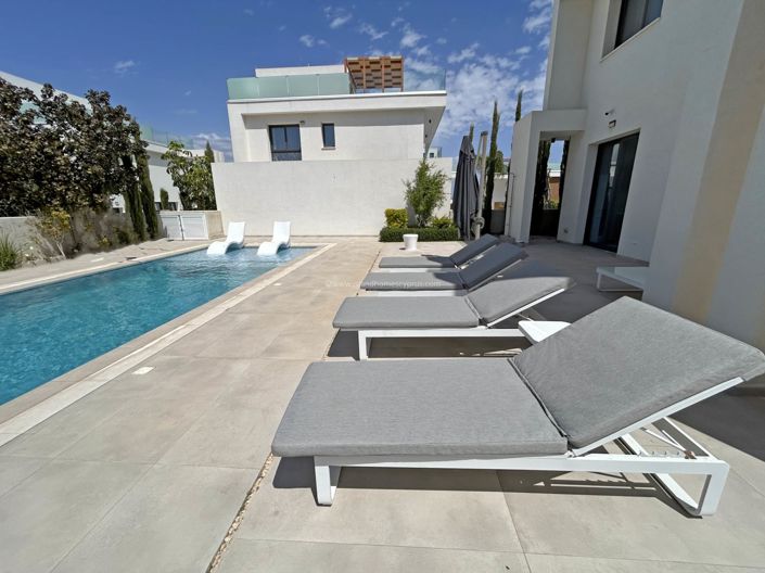 Image No.6-3 Bed Villa / Detached for sale