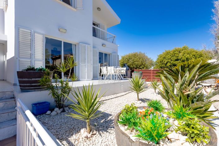 Image No.12-3 Bed Villa / Detached for sale