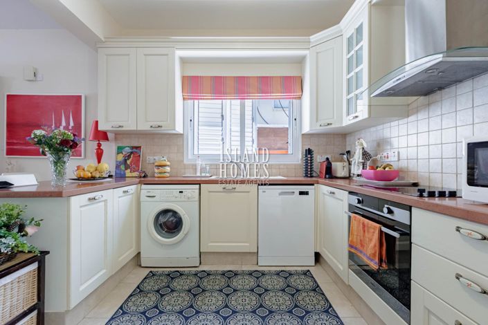 Image No.5-Propriété de 3 chambres à vendre à Deryneia