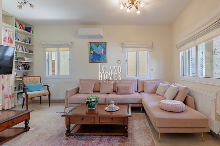 Image No.9-Propriété de 3 chambres à vendre à Deryneia